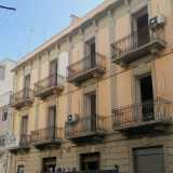 Rimanendo nello stesso quartiere ci spostiamo al civico 50 di via Podgora dove, al posto di un fine palazzotto di inizio 900...